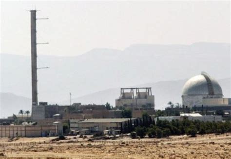 Reaktor nuklir generasi pertama digunakan untuk menghasilkan plutonium sebagai bahan senjata radiasi yang dihasilkan dalam proses pembelahan inti atom atau fisi nuklir dapat membahayakan. Akibat Terpapar Radiasi, 170 Pekerja Reaktor Nuklir Israel ...