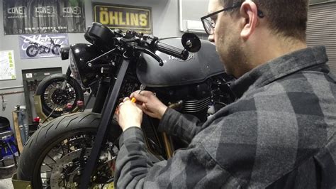 The ohlins steering damper keeps the oil under pressure to avoid free play (aka prevent. Ohlins Steering Damper Install - Triumph Thruxton R / RS ...