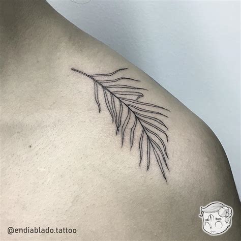 Gambar tato di punggung wanita ini sangatsimple dan sangat cocokdengan warna kulitnya, dan warna hitam serta putih kulinya sepertinya menyatu banget. Gambar tato Keren Terbaru 2019 - Gambar Tips Info Tattoo ...