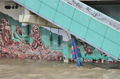 In graz hat ein heftiges unwetter am freitagabend zu zahlreichen überflutungen und entwurzelten bäumen geführt. Grazer Citybeach und die Murinsel wegen Hochwasser ...