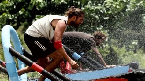Survivor το survivor, το αγαπημένο παιχνίδι επιβίωσης είναι πάλι στον σκαϊ ανανεωμένο, εμπλουτισμένο, ανατρεπτικό και με παίκτες έτοιμους να ριχτούν στον στίβο μάχης. SURVİVOR 2.DOKUNULMAZLIK OYUNUNU HANGİ TAKIM KAZANDI |17 ...