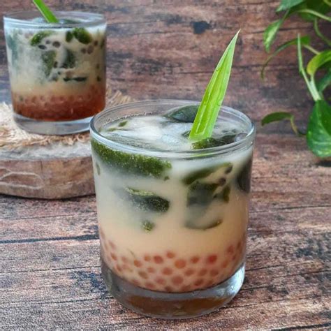30 lembar daun cincau hijau, cuci bersih. Es Cincau Hijau Gula Merah - Cara membuat cincau hijau
