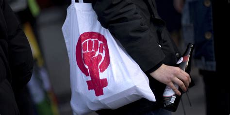 Auch eine delegation aus den usa hat sich am auch npr schrieb über die gründe für den frauenstreik in der schweiz. Frauenstreik am 8. März: Laut sein, sichtbar machen - taz.de