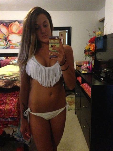 Sweet picnic erupts into wild fuckfest. Girls in Mirrors (31 pics)