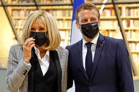 French president emmanuel macron was slapped in the face as he greeted a crowd of people in southern france today. Macrons Ehefrau in Quarantäne - news.ORF.at