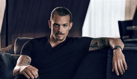 Joel kinnaman in altered carbon. Joel Kinnaman Bares his Buns in Netflix Series 'Altered ...