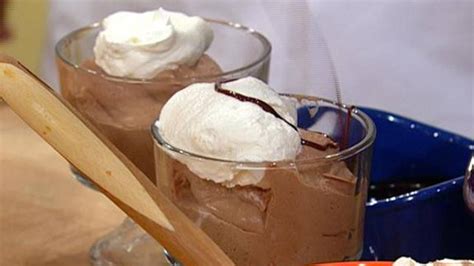 Depois, acrescente as claras em castelo, envolvendo com cuidado. Buddy Valastro's Chocolate Mousse | Rachael Ray Show