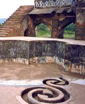 • 85 просмотров 3 недели назад. Mandu Afghan palace ruins. Left shows water passageway ...