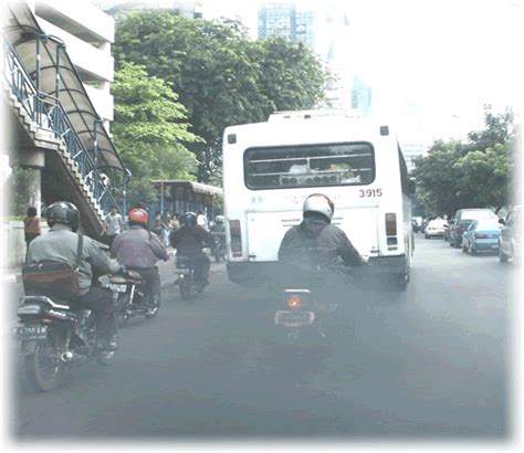 Pengertian pencemaran udara pencemaran udara merupakan kondisi … berikut adalah uraian mengenai penyebab pencemaran udara di sekitar kita dampaknya tidak hanya di wilayah daerah tersebut bahkan sampai ke kota lain atau negara lain. PENCEMARAN UDARA: PUNCA-PUNCA PENCEMARAN UDARA