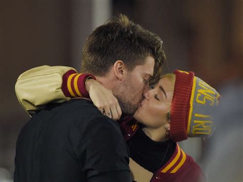 Comment il perçoit les évolutions de. Miley Cyrus et Patrick Schwarzenegger en couple : leur ...