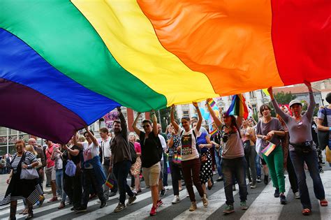 Az lmbt betűszó a nemzetközi szóhasználatban elterjedt lgbt magyar fordítása. Nagykátán betiltotta az önkormányzat az "LMBTQ propagandát" - Pesti Hírlap
