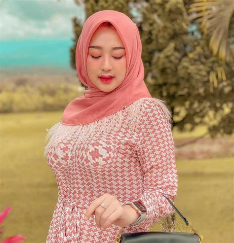 Ukhti nonjol crott di susu. Kumpulan cerita dan foto para ukhti terbaru