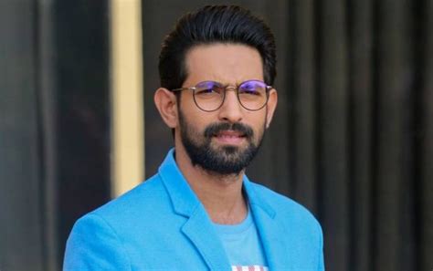 He made his debut on television with kahaan hoo main in 2004. Vikrant Massey Lifestyle, Age, Height, Weight, Family ...