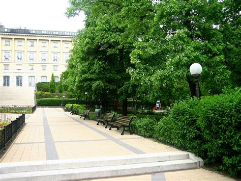 Budapest utcáit járva gyakran elönthet bennünket az érzés, hogy a történelem velünk él. Ezek a budapesti kertek, parkok és pihenők a kedvenceim ...