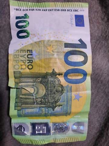 Geändert hat sich die höhe: 100 Euro Schein Spielgeld Drucken - Euro Banknoten Geldscheine Stock Photo Alamy / Der 100er ist ...