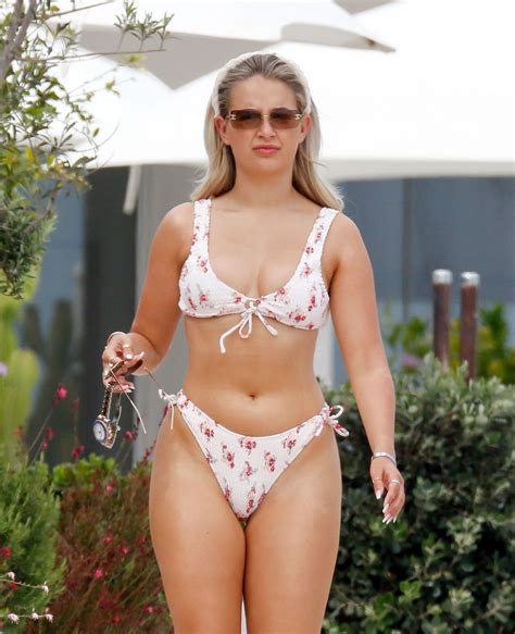 Having already established herself as a vlogger and influencer before walking into the villa in 2019, molly's profile went stratospheric. MOLLY MAE HAGUE in Bikini at a Pool 07/14/2020 - HawtCelebs