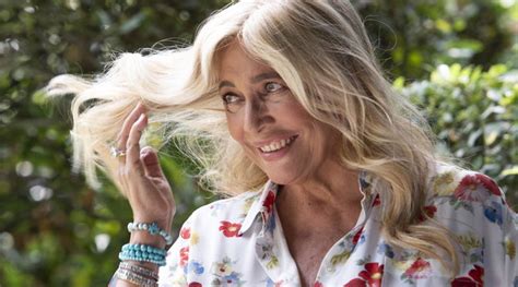 Il via è infatti previsto alle ore 15.30. Auguri alla "zia" Mara: la Venier compie 70 anni - Tgcom24
