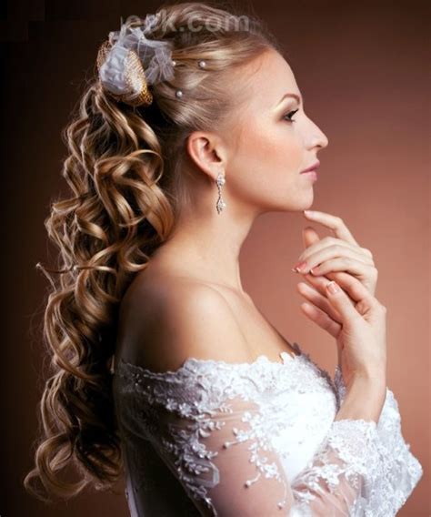 A high chignon hairstyle with curls looks natural and casual. poisonyaoi: Curly Wedding Hairstyle