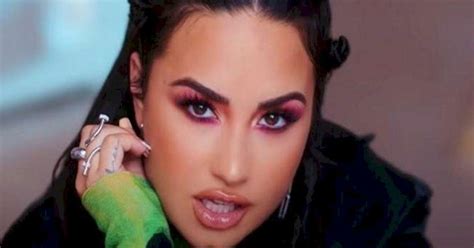 Demi lovato has said she suffered three strokes and a heart attack. Demi Lovato está gravando novas músicas em resposta aos ...