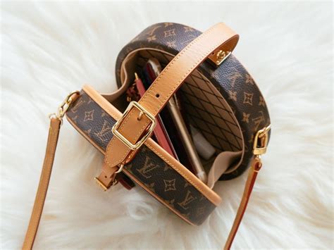 Please provide a valid price range. A Closer Look at the Louis Vuitton Petite Boîte Chapeau ...