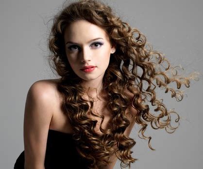 The thin gold headband wrapped around her head three times draw the eyes sideways, thus working. Best Summer Hairstyles for Curly Haired Girls - Home ...