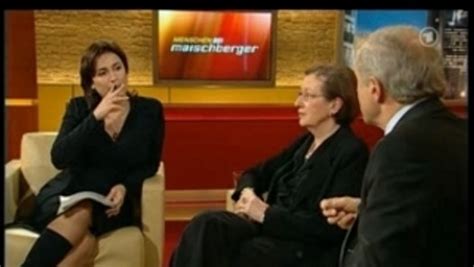 Jede woche begrüßt sandra maischberger gäste in ihrem studio und diskutiert mit ihnen die aktuellen themen der woche diskutieren, kommentieren und erklären bei #maischberger. Sandra Maischberger--Legs in Boots--29.01.2008 - video ...