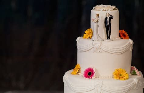 Based on the prop seen in the 1996 baz luhrmann film romeo + juliet, starring leonardo dicaprio and claire danes. Wedding Cake | Italy Wedding Services