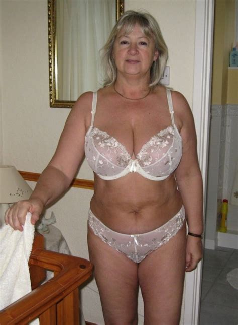 Busty blonde bbw changing her clothes. Old Grannies Tits - Full Naked Bodies