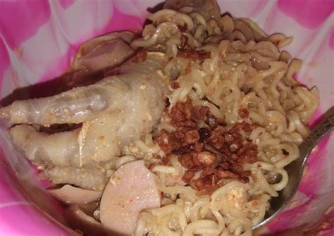 Fimela.com, jakarta musim hujan yang dingin seringkali memanggil keinginan makan mie pedas berkuah yang hangat saat lapar. Resep Seblak kuah mie instan pedas oleh Aeny - Cookpad