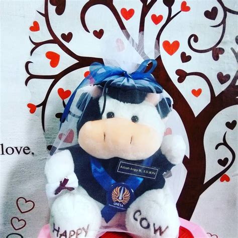 AVAILABLE🎁🎁 Boneka Wisuda Sapi Duduk 26cm