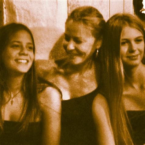 Παράλληλα, αναφέρθηκε στο ρόλο της μαμάς. Τζ. Μπαλατσινού: Τελευταίες καλοκαιρινές φωτογραφίες με ...