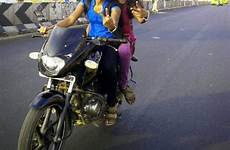indiagirlsonbike biker