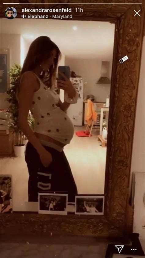 Déjà maman d'une petite ava née d'une précédente union, la miss france 2006 attend cet heureux évènement avec son. Alexandra Rosenfeld dévoile son impressionnant baby bump à ...
