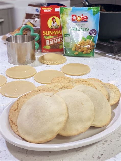 Place cookie circles on sprayed baking pan. Raisin Filled Christmas Cookies - cooking with chef bryan ...