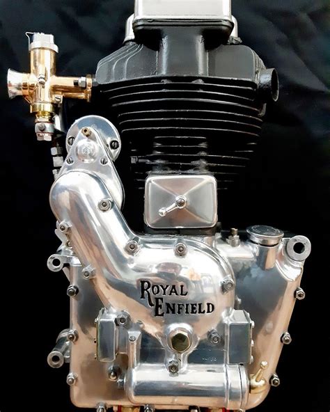 Checkout the front view, rear view, side view, top view & stylish photo galleries of classic 500. 1948 Royal Enfield J2 500cc OHV twinport engine