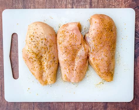 After about 20 minutes, place them in the basket of your air fryer and fry for 10 minutes. Air Fryer Chicken Breast (Lemon Garlic) + {VIDEO}