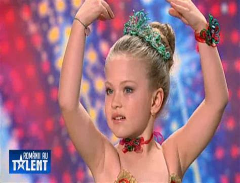 Începe sezonul 11 al emisiunii românii au talent. Papusa-vie de la "Romanii au talent" e frumoasa si ...