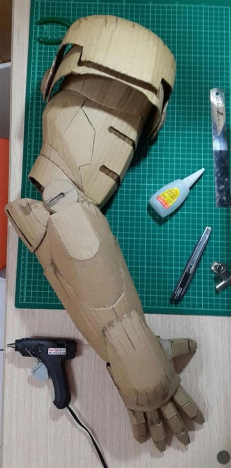 Cara membuat lo mai kai : Estudiante crea un realista traje de Iron Man con cartón ...