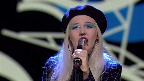 Daria zawiałow to urodzona w 1992 roku polska piosenkarka, autorka tekstów i kompozytorka oraz topowa artystka polskiej sceny muzycznej. Daria Zawiałow - Trasy Sens - Depesze z Jądra Ciemności ...