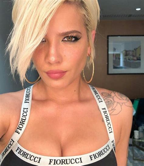 Ingrown armpit hair can be painful. Halsey Calls Out Body Shamer After Showing Her Armpit Hair ...