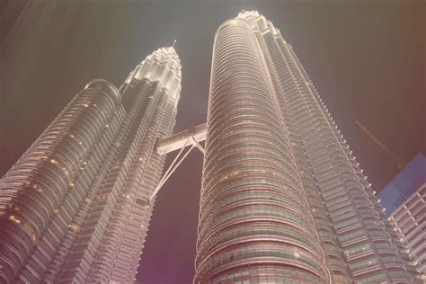 Rumah terbalik yang terletak di menara kuala lumpur ini adalah yang pertama di kuala lumpur dan merupakan rumah terbalik yang tertinggi di. 7 Tempat Menarik di Kuala Lumpur (Untuk Kanak Kanak ...