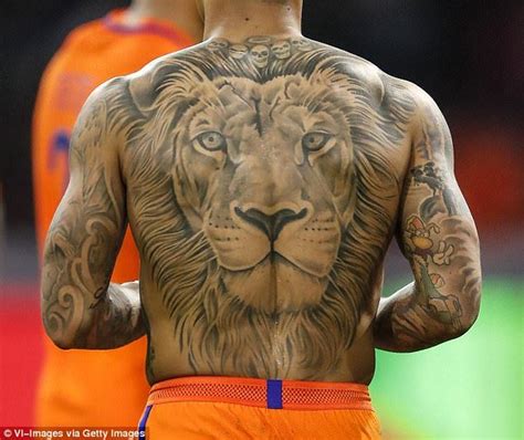 Memphis depay tattoo depay memphis back tattoos cool tattoos tatoos awesome tattoos tattoos costas tattoo no peito freedom tattoos. Memphis Depay Wiki 2020 - Girlfriend, Tattoo, Salary, Cars ...