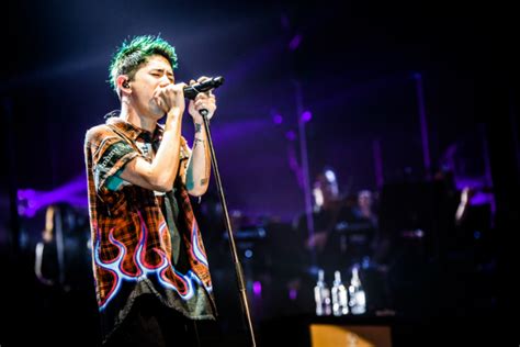 Taka  one ok rock. ONE OK ROCK、なぜオーケストラとコラボ？ 新たな実験が行われた日本ツアーを振り返る - Real ...