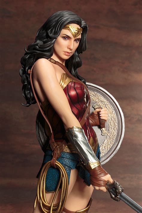 Before she was wonder woman, she was diana, princess of the amazons, trained to be an unconquerable warrior. WONDER WOMAN MOVIE WONDER WOMAN ARTFX STATUE | Figure ...