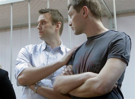 Na moskiewskim lotnisku wnukowo zatrzymany został dziś oleg nawalny, brat opozycjonisty aleksieja nawalnego. Rosja. Aleksiej Nawalny i jego zwolennicy nawołują do ...