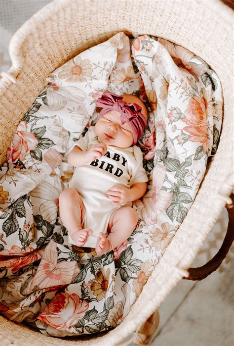 If you need christmas gifts for babies under 1 years old, our selection of baby gifts include a variety of toys, clothes, and entertainment. Newborn photography | Trendy baby gifts, Diy baby shower ...