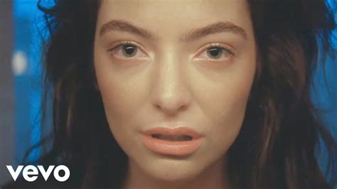 I'm waiting for it, that green light, i want it. Lorde - Green Light - YouTube