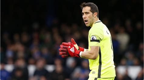 View the player profile of real betis goalkeeper claudio bravo, including statistics and photos, on the official website of the premier league. Real Betis Sevilla verpflichtet Claudio Bravo von ...