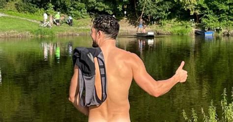 Orlando Bloom Has Got Naked In Public Again, Minus The Paddle Board ...