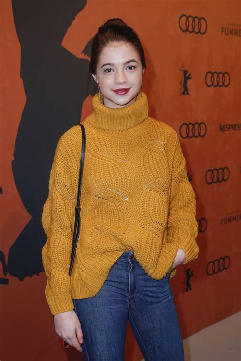The sister of star swimmer yusra mardini is arrested for helping migrants to enter greece illegally. Starlet Arcade: Lisa-Marie Koroll